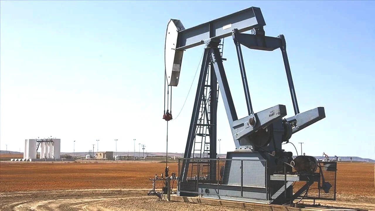 Petrol Piyasalarında Dördüncü Gün Düşüş: OPEC+ Üretimi Artırdı, Talep Endişeleri Sürüyor